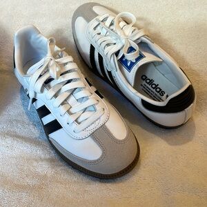 Classic white womens Adidas Sambas size 8. Only worn once